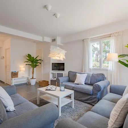 Holiday home De Stephanie By Interhome Les Issambres