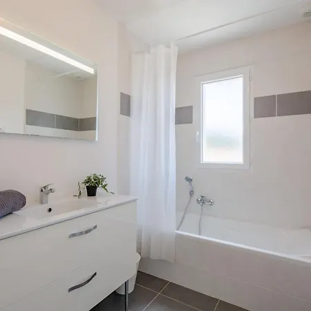 De Stephanie By Interhome Les Issambres