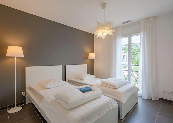 De Stephanie By Interhome Feriehus Les Issambres