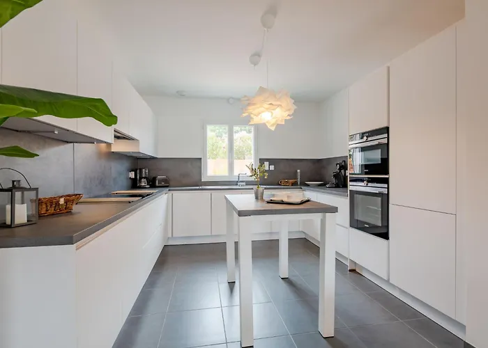 De Stephanie By Interhome Feriehus Les Issambres