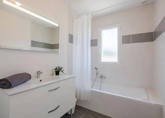 De Stephanie By Interhome Les Issambres